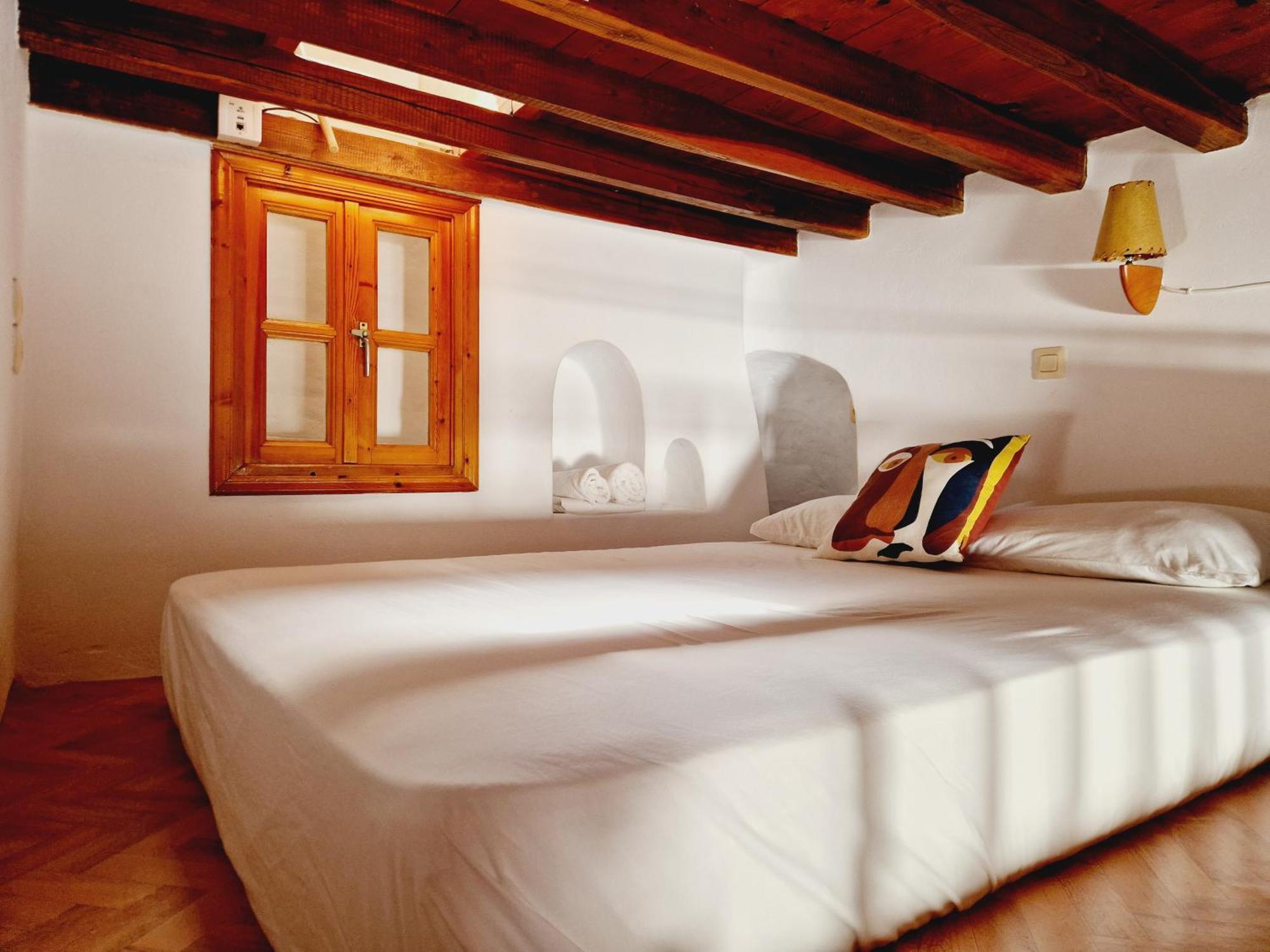 Bright & Relaxing Loft With Attic Room In The Heart Of Mykonos City Mykonos Town Rum bild